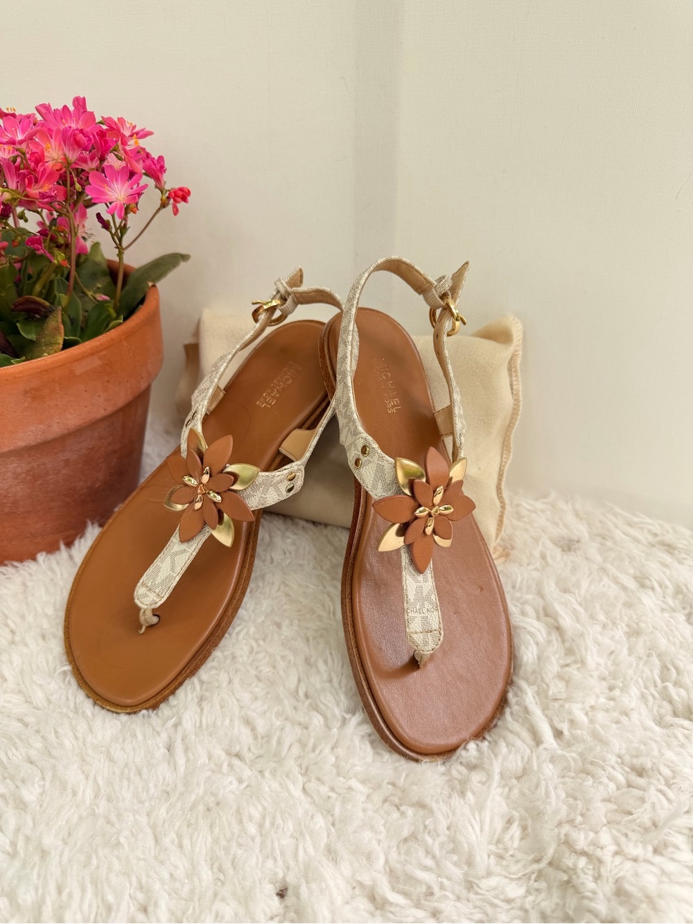 Michael Kors Heidi Floral Thong Sandals Mini MK Logo Flat Slingback Vanilla - Picture 2 of 4